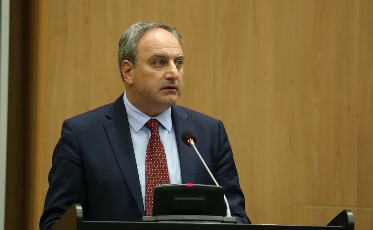 Στεφάνου: Απάντηση σε Ισραηλινό Πρέσβη για κριτική και αντισημιτισμό