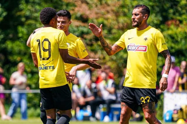 AEK gewinnt 6:0 gegen Vesthoek im Freundschaftsspiel, Eliasson erzielt Hattrick