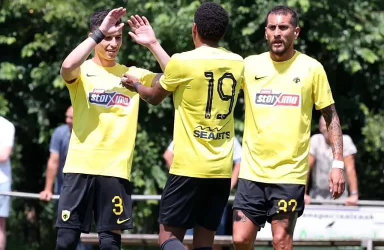AEK gewinnt Freundschaftsspiel gegen Westhoek mit 6:0 in den Niederlanden