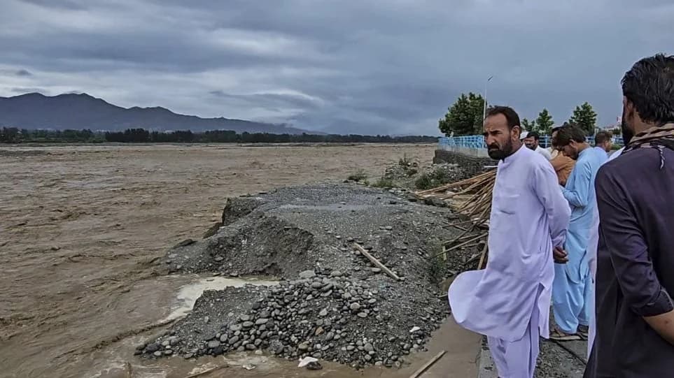 Πακιστάν: Δεκάδες νεκροί από σφοδρές βροχοπτώσεις, πλημμύρες