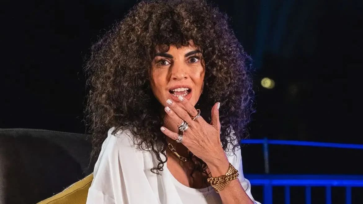 María Solomou: Comentarios sobre el trabajo de Marios Athanasiou en la construcción