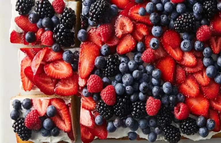 Receta NYT: Pastel de Crema y Frutos Rojos