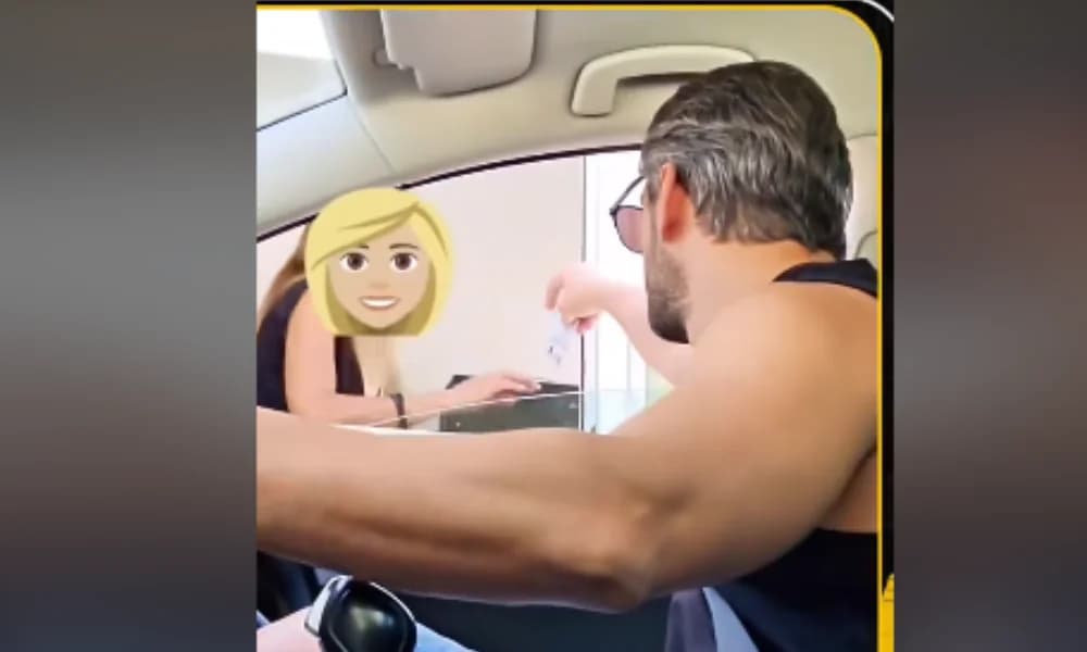 טורקי-קפריסאי פרובוקטיבי מנגן מארש עות'מאני במחסום