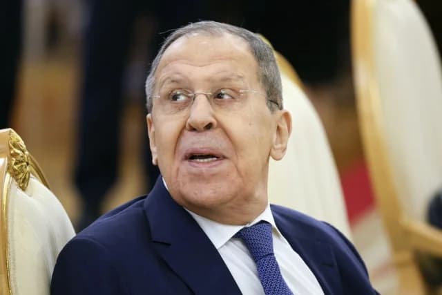 Lavrov: Aumento gasto defensa OTAN lleva al colapso