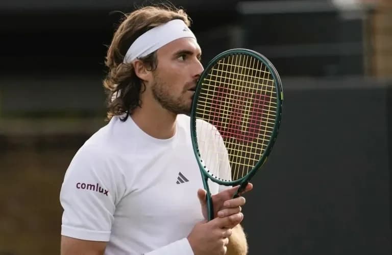 Tsitsipas Gibt Verletzungsbedingt in Wimbledon Auf