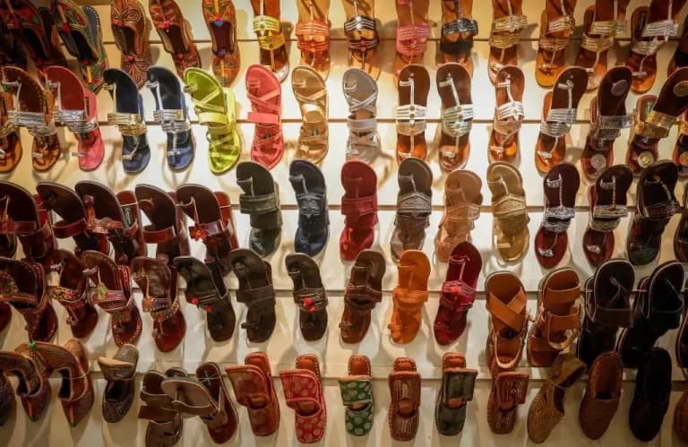Prada: Kritik in Indien wegen Kolhapuri-Sandalen