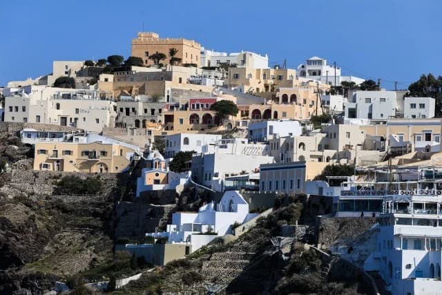 Κύκλωμα πατινιών: Αγορά βιλών με «μαύρο» χρήμα