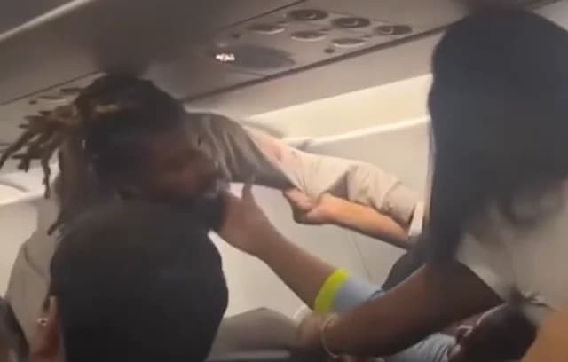Schlägerei im Flugzeug über New Jersey: Passagier verhaftet