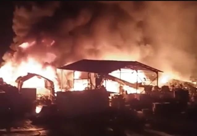 Φωτιά σε επιχείρηση ανακύκλωσης στη Λέσβο – Μήνυμα 112