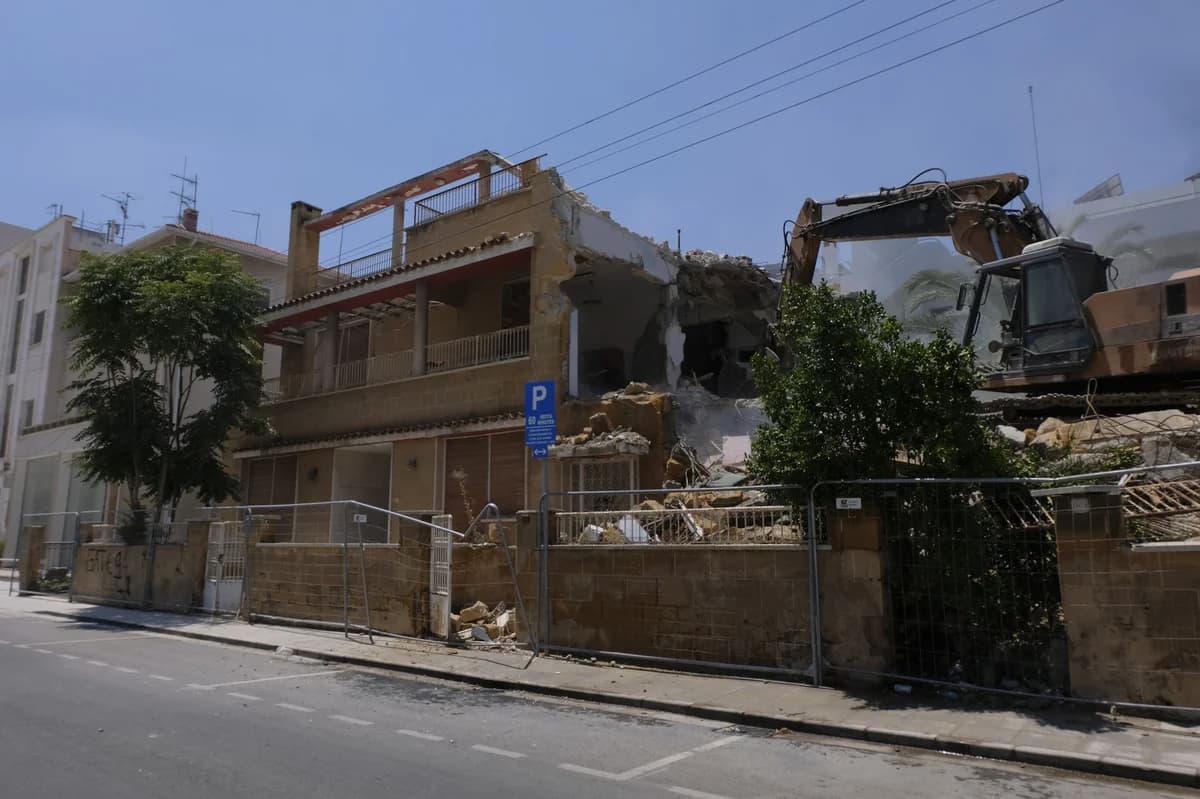 Otra casa histórica demolida en Nicosia