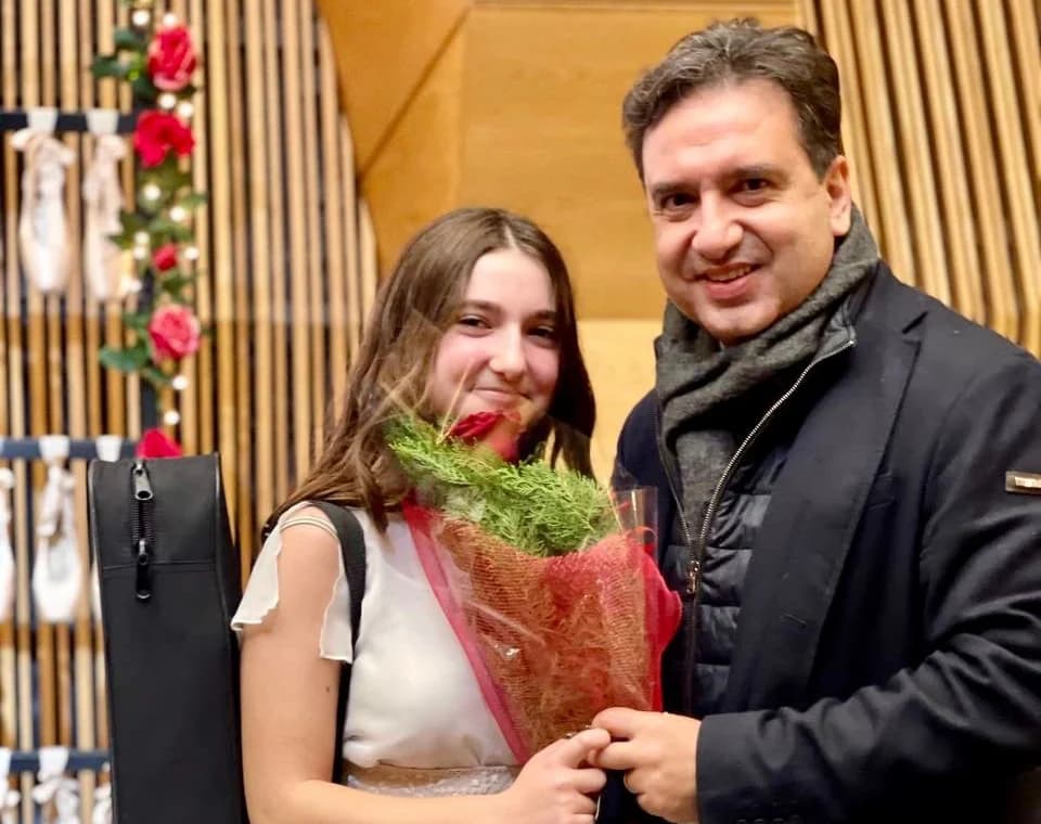 Éxito de la hija del diputado Christos Christofides en los exámenes pancipriotas