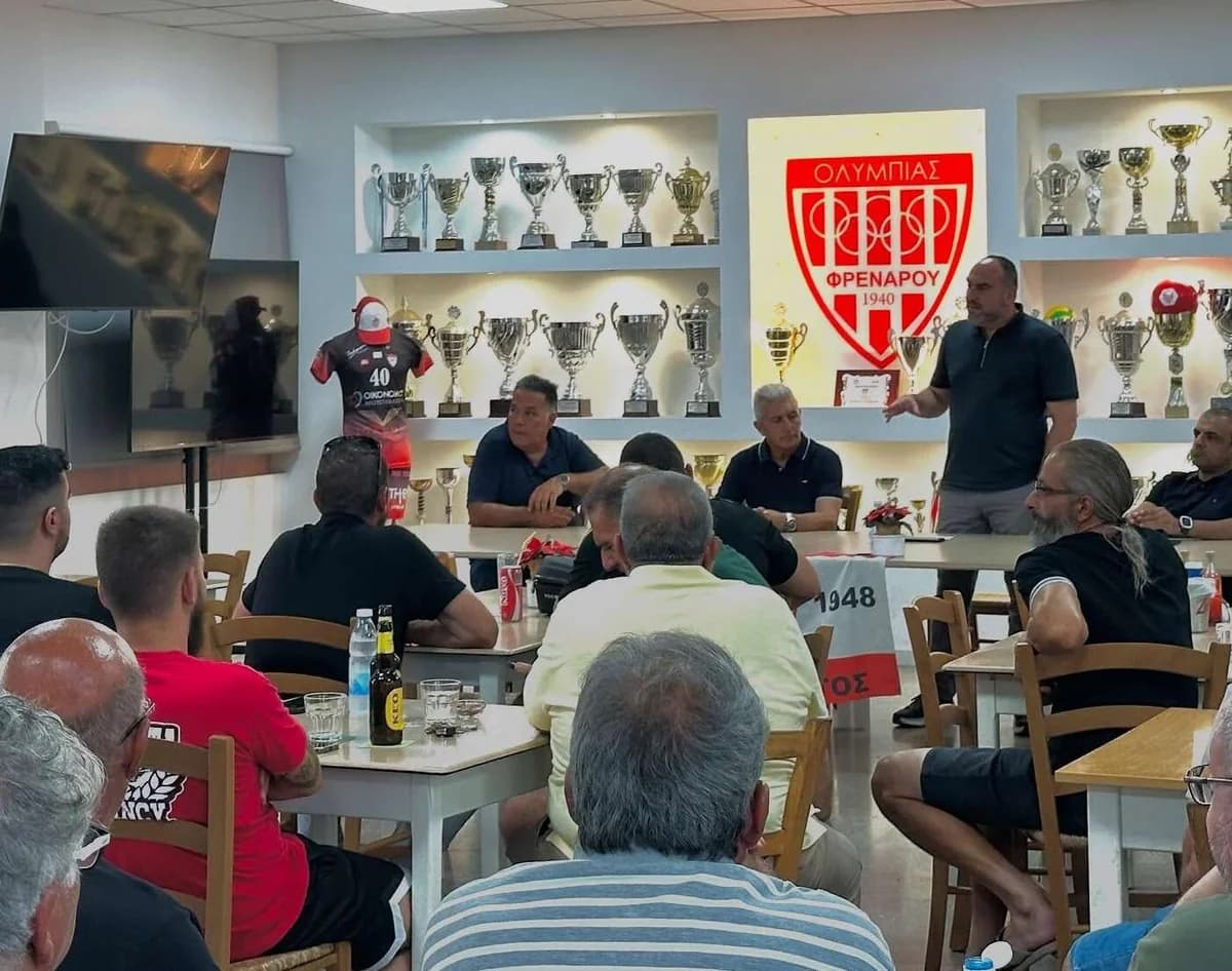 Nea Salamina Vorstand trifft sich mit Fans
