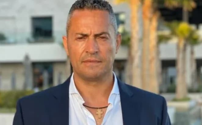 Yiannis Christodoulou advierte sobre fraude en línea usando su nombre