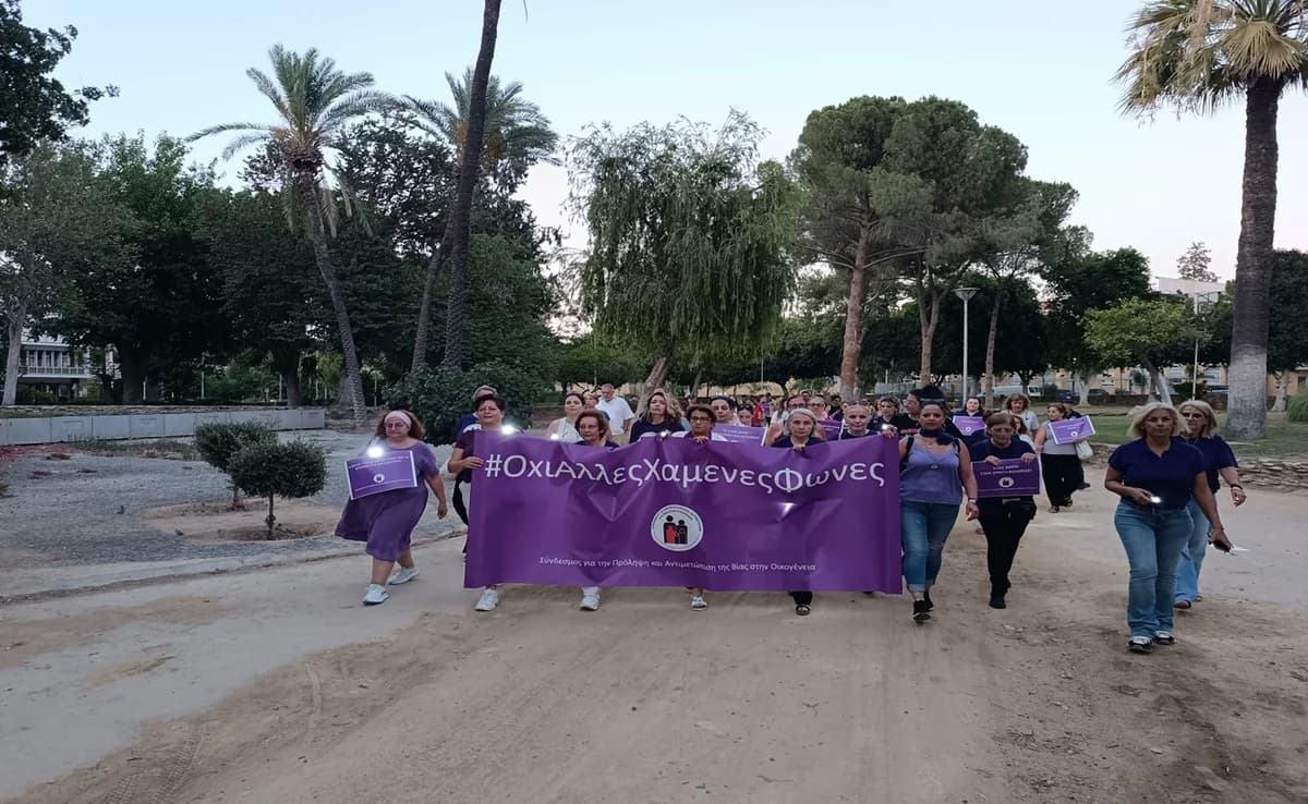 Marcha de SPAVO en Nicosia por las víctimas de la violencia