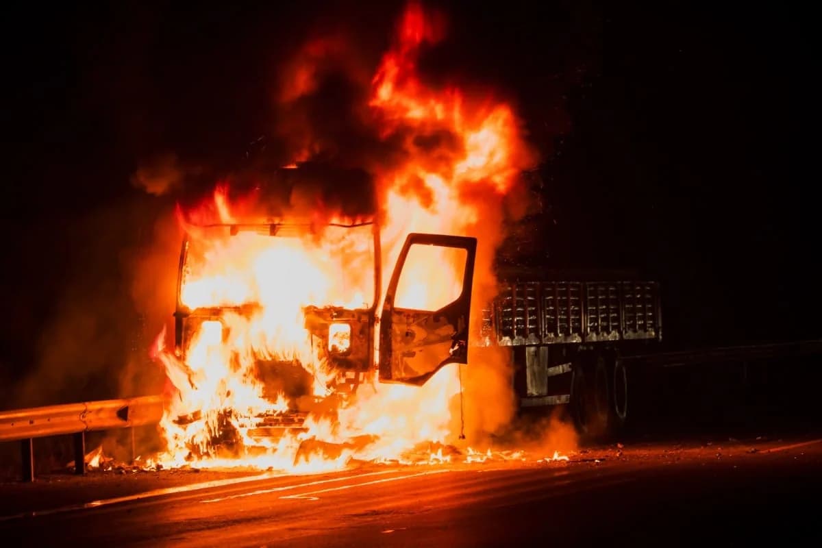 Φωτιά σε φορτηγό στην Πάφο – Έρευνα της Αστυνομίας