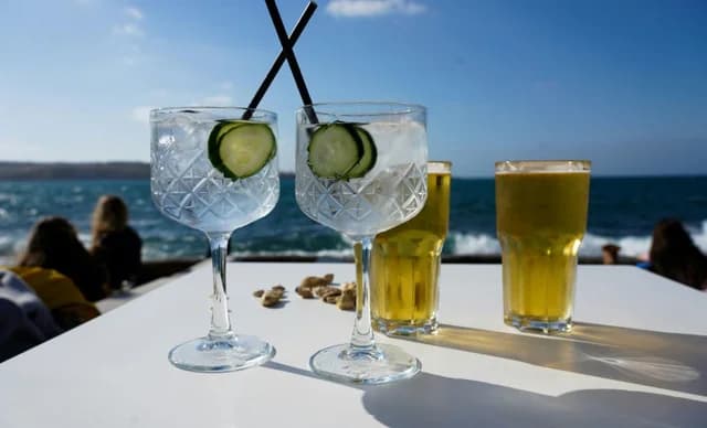 Calorías en bebidas de verano: Cerveza, vino y cócteles