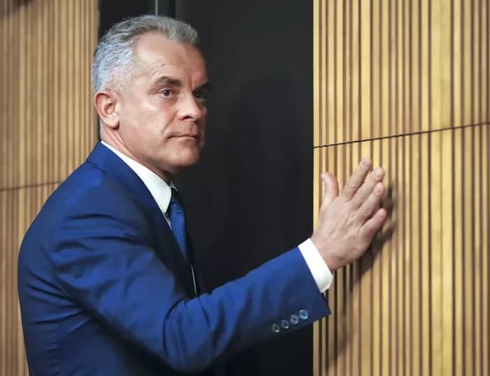 Vladimir Plahotniuc: 17 Fake Passports and USBs with Special Software
