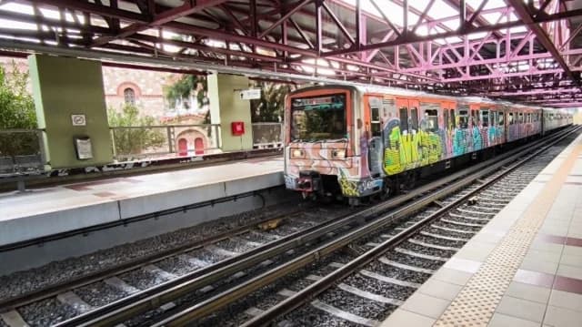 Hombre Hallado Muerto en las Vías del Tren en Ano Patissia, Atenas
