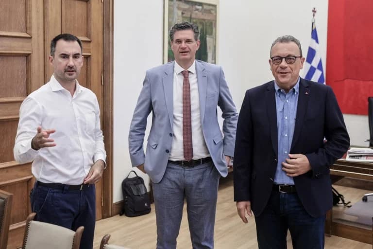 SYRIZA y Nueva Izquierda proponen restablecer la 13ª pensión y abolir la contribución de solidaridad