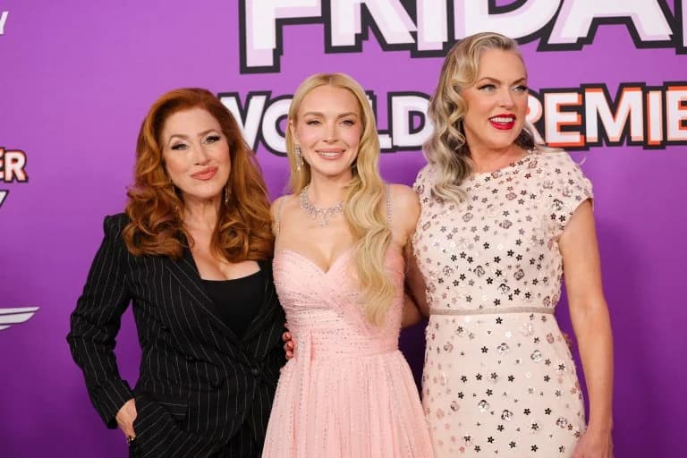 Lindsay Lohan trifft sich wieder mit dem Cast von 'Ein Zwilling kommt selten allein'