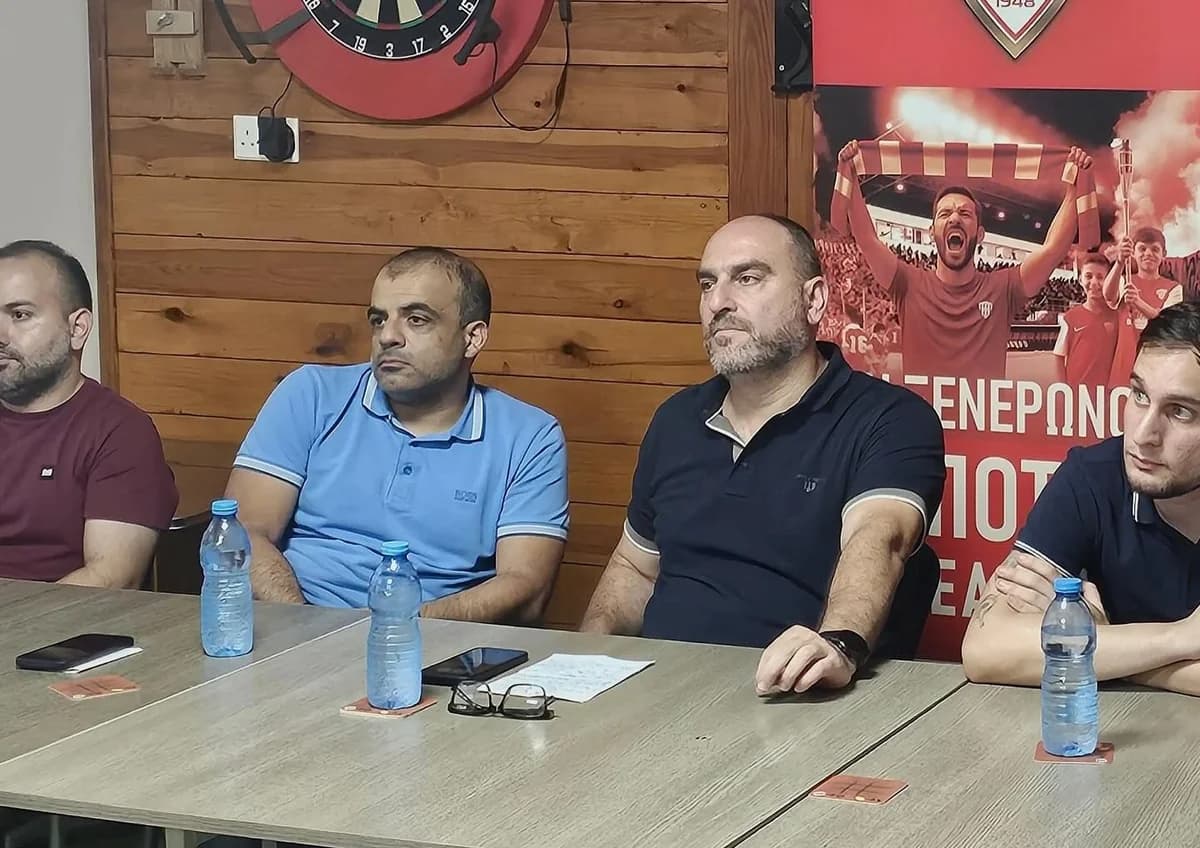 Reunión de la Junta Directiva de Nea Salamina en Limassol