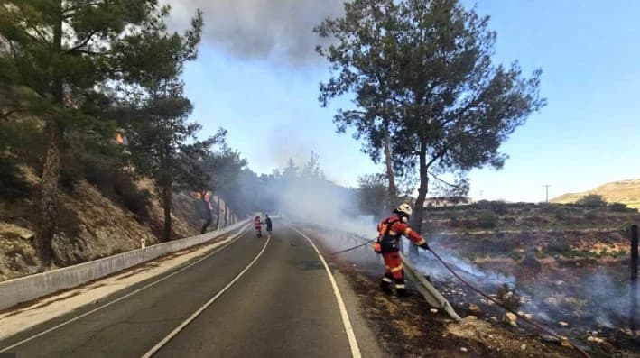 Zyprisches Rotes Kreuz hilft Brandopfern in der Region Limassol