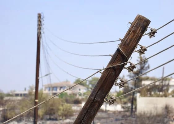 EAC lista para reparar los daños del incendio en la región montañosa de Limassol