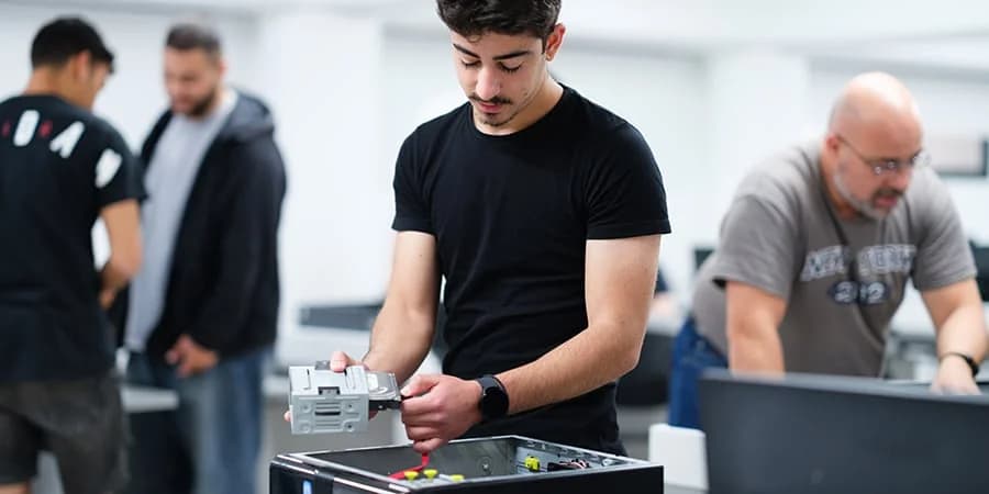 Cyprus College: Diplom für Computer- und Netzwerktechniker