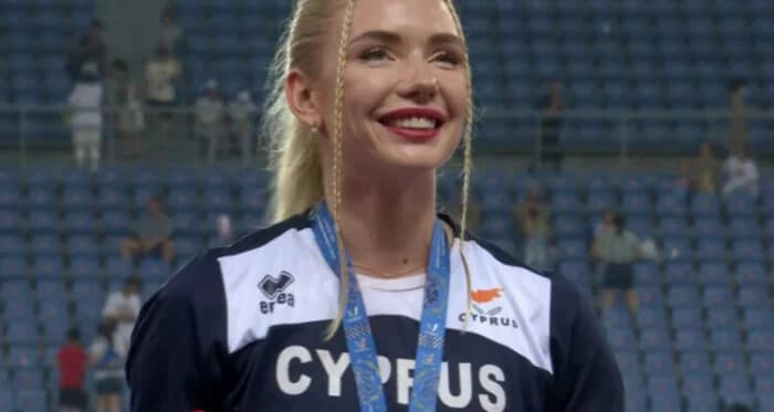 Elena Kulichenko Compite en el Campeonato Mundial de Atletismo