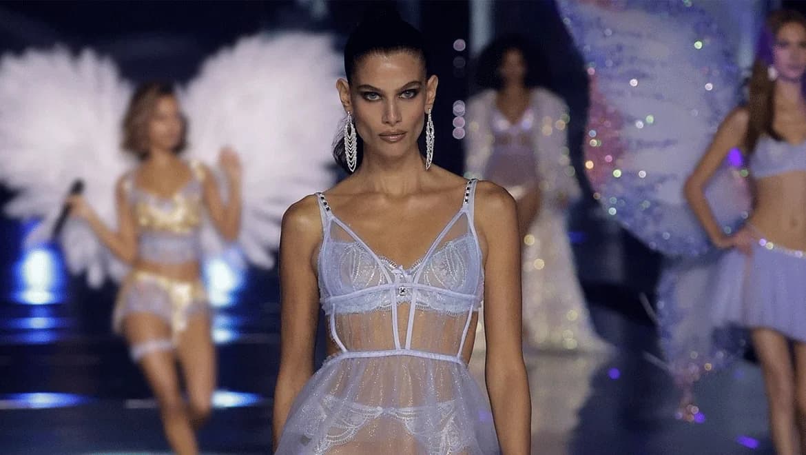 Anthea Fakidari: Modelo de Victoria's Secret de vacaciones en Paros