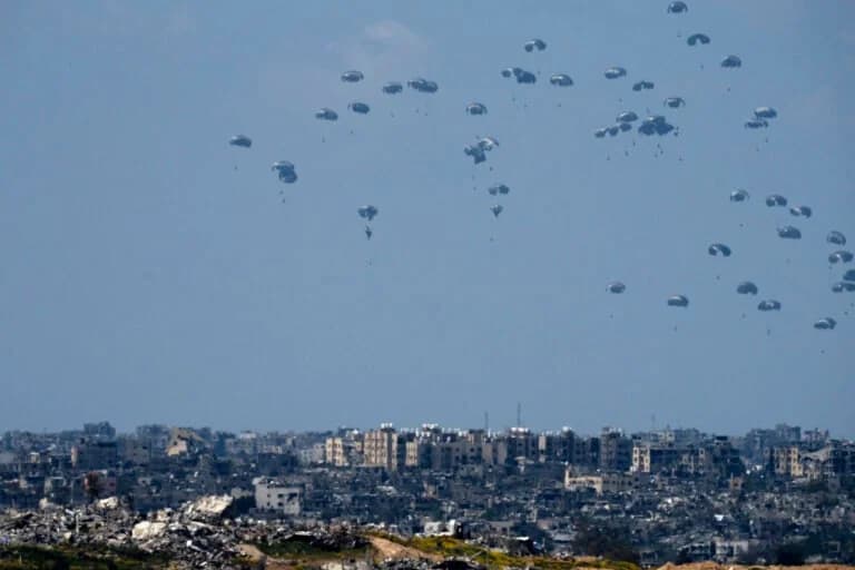 Israel erlaubt ausländischen Hilfslieferungen per Luftabwurf in Gaza