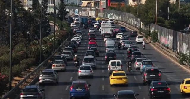 Αυξημένη κίνηση στα λιμάνια της Αττικής λόγω εξόδου αδειούχων