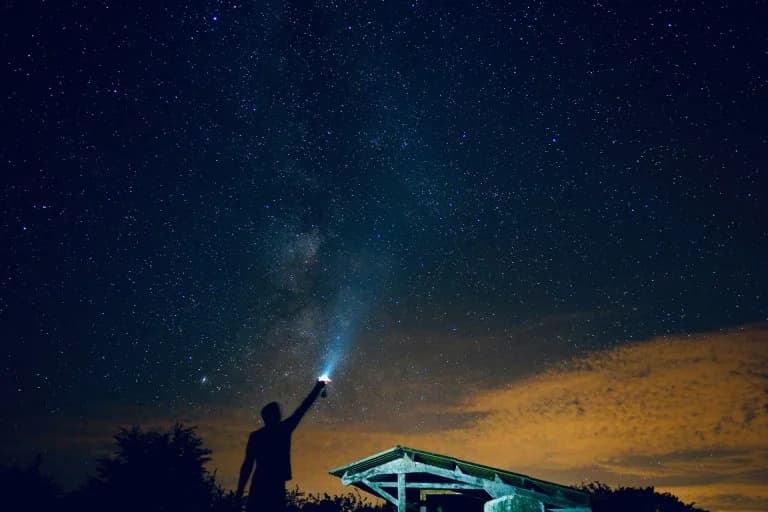 Horoskop heute: Was man tun und lassen sollte für alle Sternzeichen [26.07.2025]