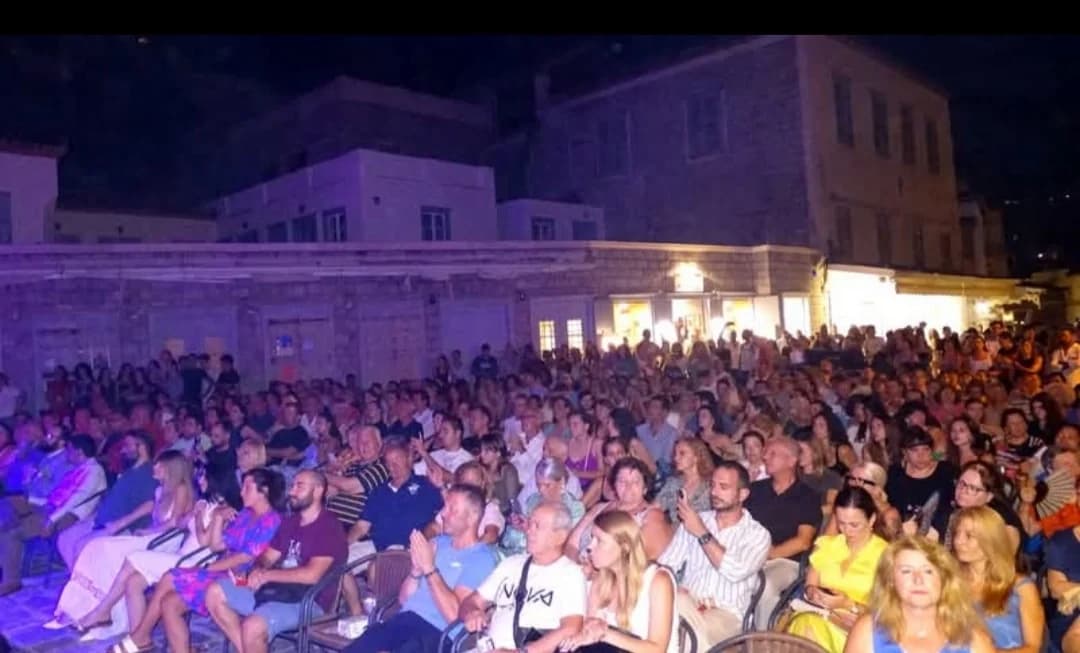 Συγκίνηση και μνήμες Κύπρου στην Ύδρα με συναυλία Αλκίνοου Ιωαννίδη