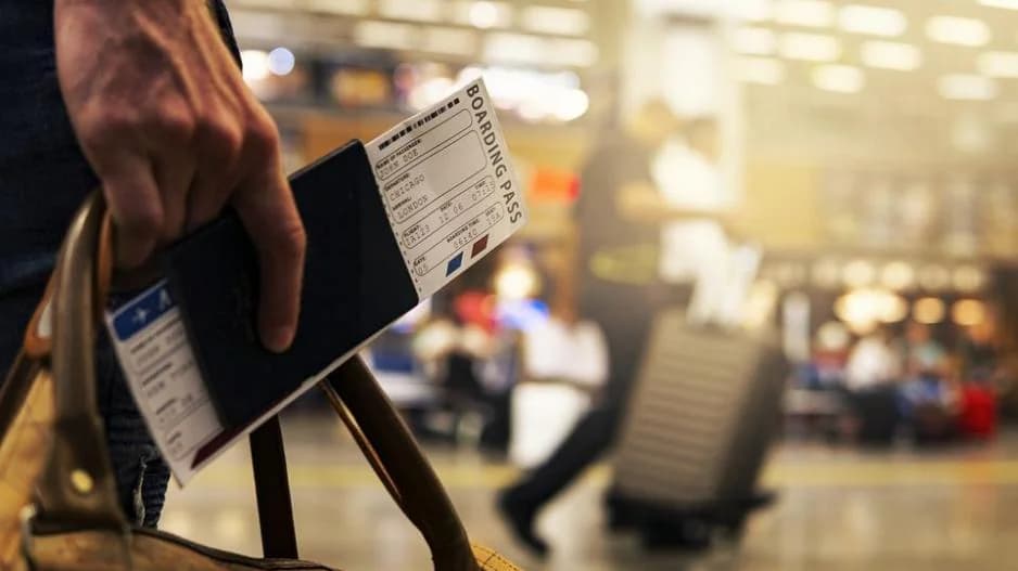 Flughafen Larnaka: Technisches Problem beim Check-in – Flugumleitungen aufgrund von Nebel