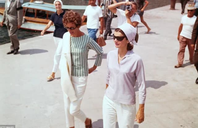 Jackie Kennedy: 10 vintage φωτογραφίες καλοκαιρινού στυλ