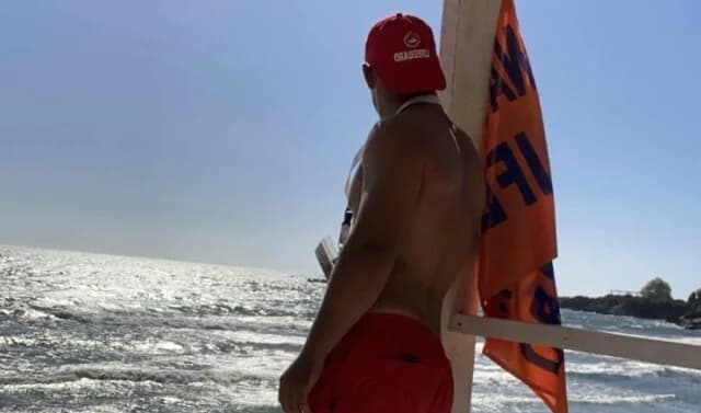 Ναυαγοσώστης έσωσε 3χρονο κοριτσάκι στο Κατακόλο