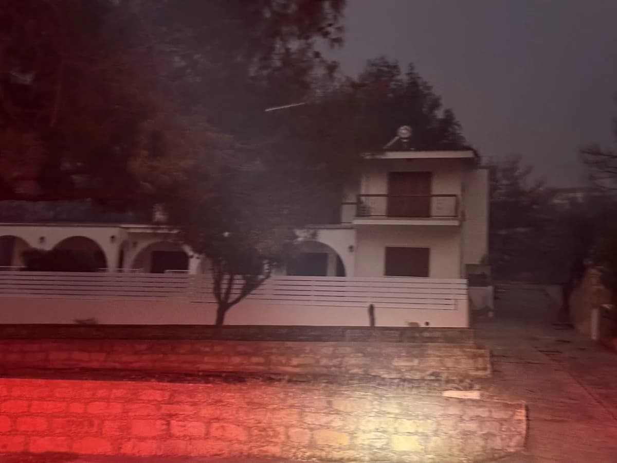 利马索尔致命火灾：唯一幸免房屋的奇迹故事