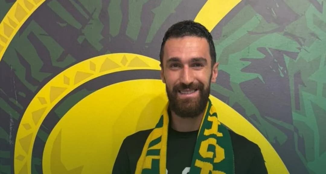 Riad Bajic se une oficialmente al AEK Larnaca
