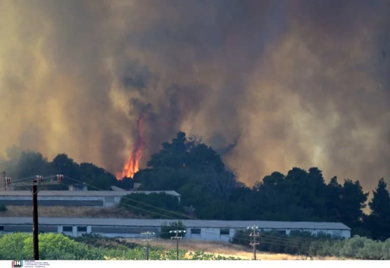 Eubea: Dos camiones de bomberos destruidos – Situación fuera de control