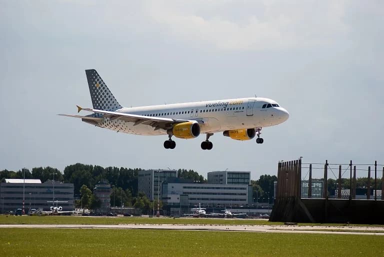 法国调查伏林航空事件:犹太乘客被强制下机