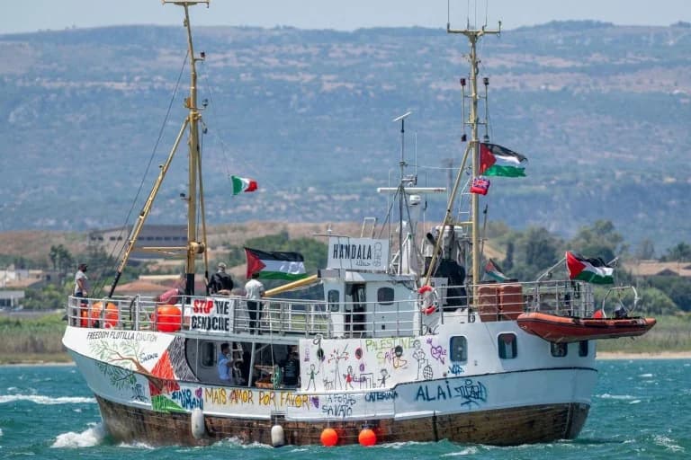 Israel: Barco Handala con ayuda para Gaza rodeado de drones