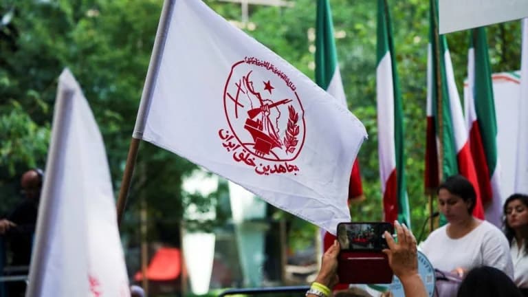 Irán ejecuta a dos miembros de grupo opositor por ataques