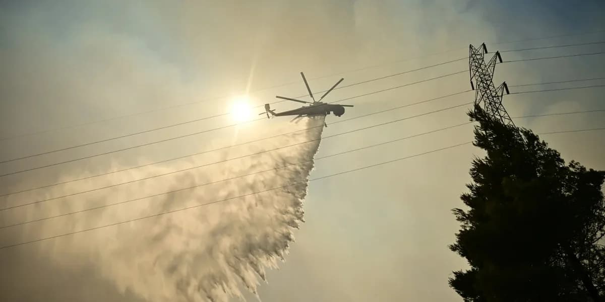 Brände in Evia, Chania, Messenien, Kythira dauern an – Hilfe aus Italien