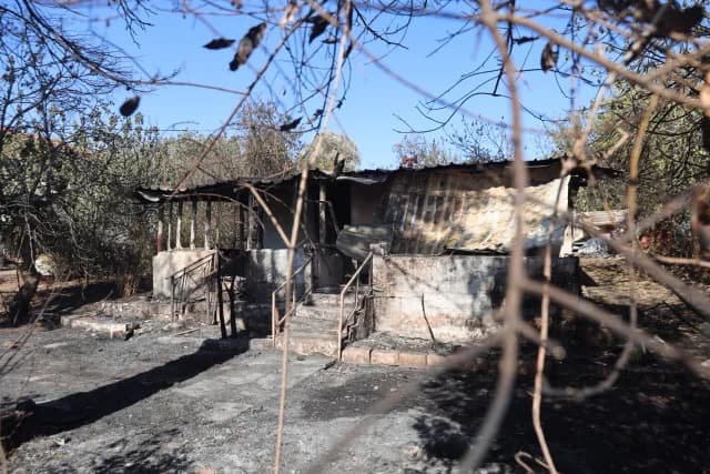 קריונרי, אטיקה: היום שאחרי השריפה
