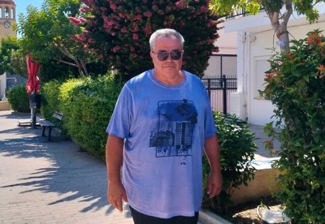 Heraklion: Jubilado Limpia Su Vecindario Diariamente