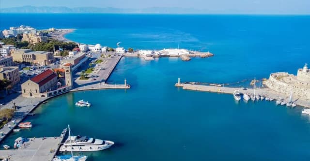 Rodas: Recepción del barco de turistas israelíes seguirá según lo planeado