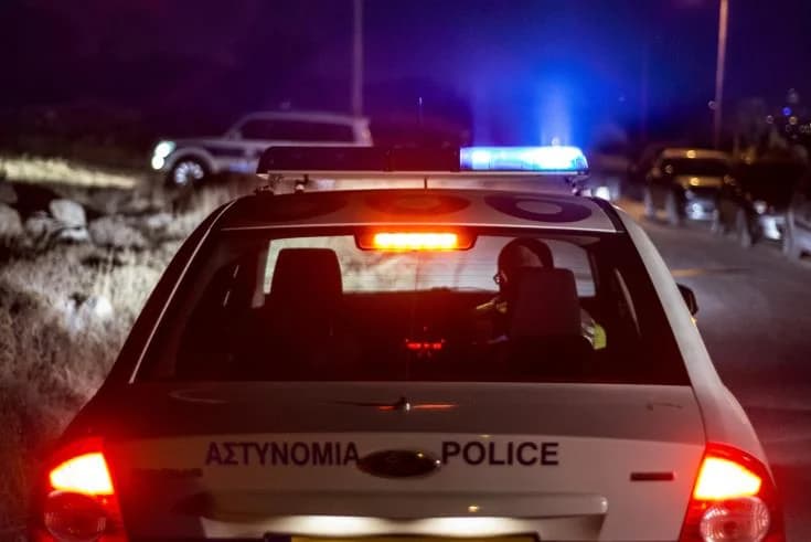 Prodromos: 37-Jähriger mit Leuchtrakete, Feuerwerkskörpern und Schläger festgenommen