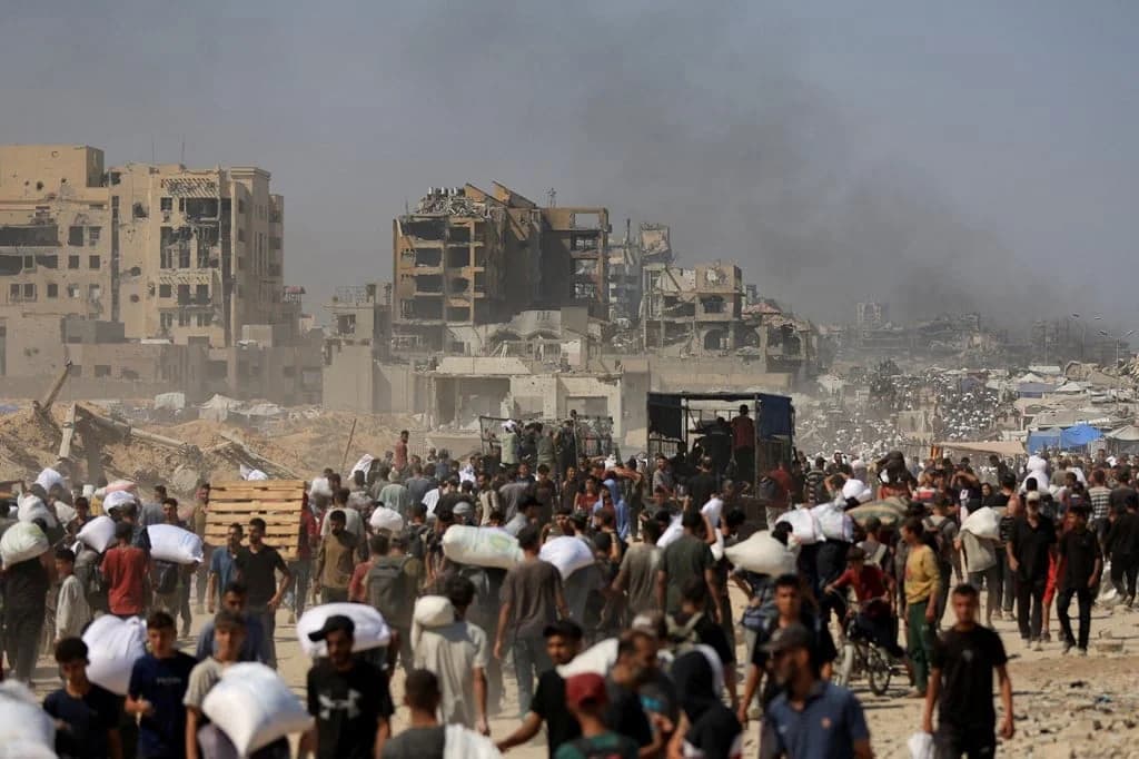 Gaza: First Aid Trucks Cross Border from Egypt