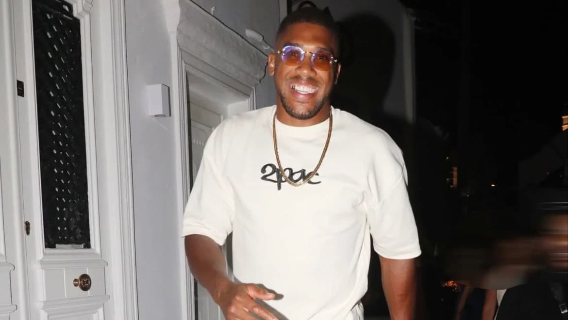 Anthony Joshua: Boxing Legend Vacations in Mykonos
